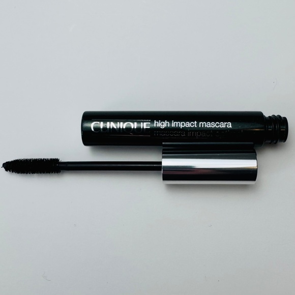 Clinique High Impact™ Mascara Black Full Size .28 oz. / 8 g - Picture 2 of 4
